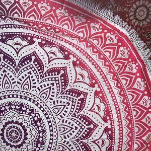NWT✨ 🌺 Aakriti Ombré Mandala Round Tapestry
